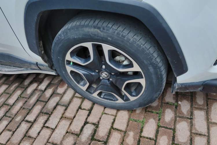 Used Toyota RAV4 2021 2.0L CVT Two-Wheel Drive Prestige Edition Right Front Wheel Hub