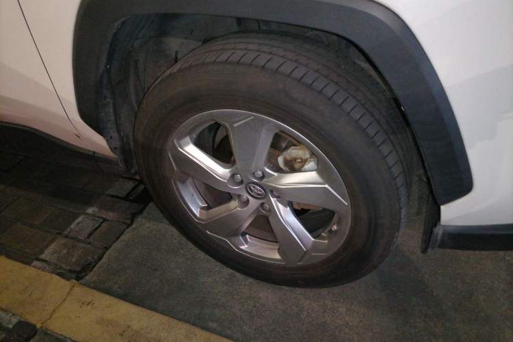 Used Toyota RAV4 2021 Dual-Engine 2.5L E-CVT Two-Wheel Drive Elite Edition Right Front Wheel Hub