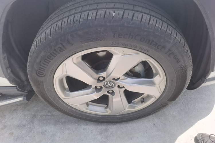 Used Toyota RAV4 2021 2.0L CVT Two-Wheel Drive Fashion PLUS Edition Right Front Wheel Hub