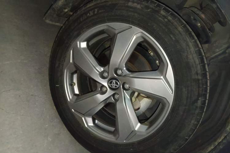 Used Toyota RAV4 2021 2.0L CVT Two-Wheel Drive Fashion Edition Right Front Wheel Hub