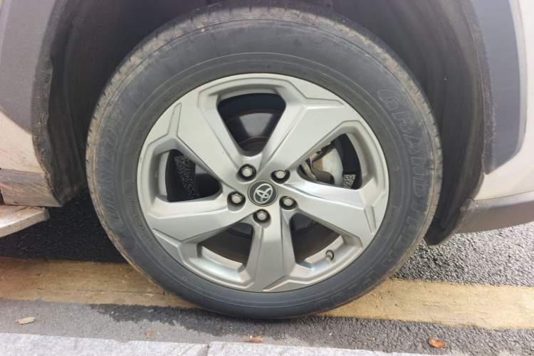Used Toyota RAV4 2021 2.0L CVT Two-Wheel Drive Fashion PLUS Edition Right Front Wheel Hub