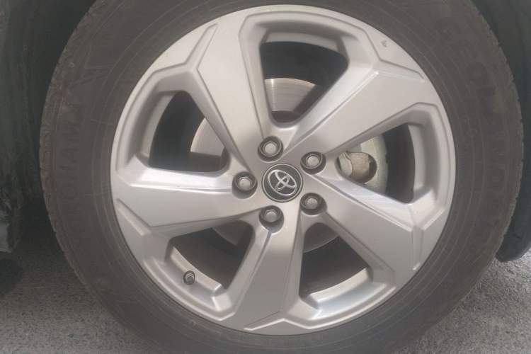 Used Toyota RAV4 2021 2.0L CVT Two-Wheel Drive Fashion Edition Right Front Wheel Hub