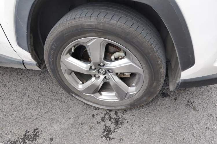 Used Toyota RAV4 2021 2.0L CVT 4x4 Style PLUS Edition Right Front Wheel Hub