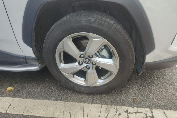 Used Toyota RAV4 2021 2.0L CVT Two-Wheel Drive Fashion PLUS Edition Right Front Wheel Hub