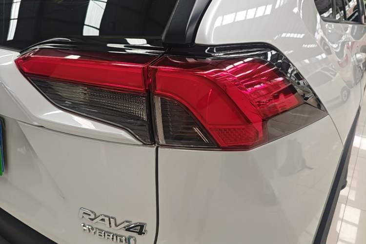 Used Toyota RAV4 2021 Dual-Engine 2.5L E-CVT Four-Wheel Drive Elite PLUS Edition Right Rear Taillight