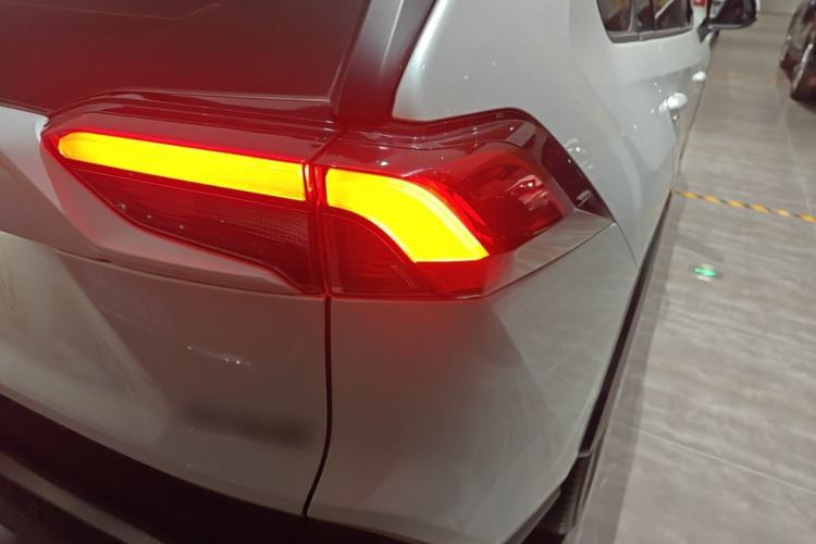 Used Toyota RAV4 2021 2.0L CVT Two-Wheel Drive Fashion PLUS Edition Right Rear Taillight