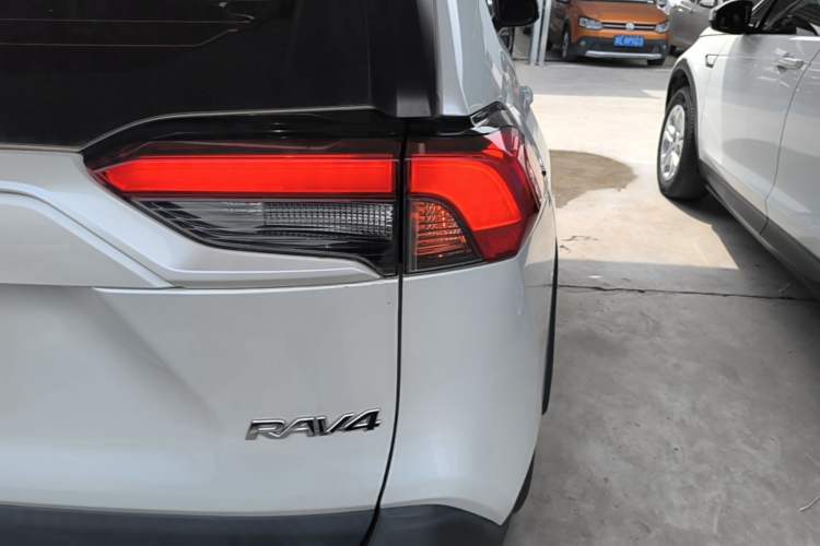 Used Toyota RAV4 2021 2.0L CVT Two-Wheel Drive Fashion PLUS Edition Right Rear Taillight