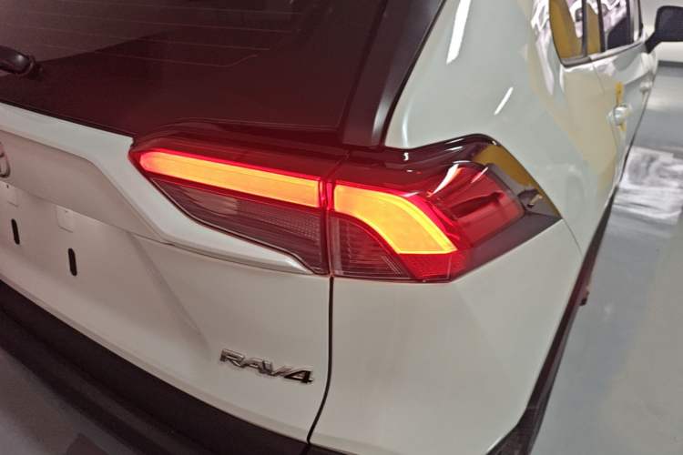 Used Toyota RAV4 2021 2.0L CVT Two-Wheel Drive Fashion PLUS Edition Right Rear Taillight