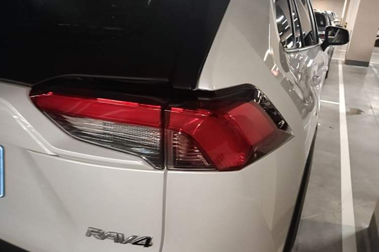 Used Toyota RAV4 2021 2.0L CVT Two-Wheel Drive Urban Edition Right Rear Taillight