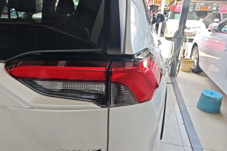 Used Toyota RAV4 2021 Revised Version Dual-Motor Hybrid 2.5L E-CVT 4x4 Elite PLUS Edition Right Rear Taillight