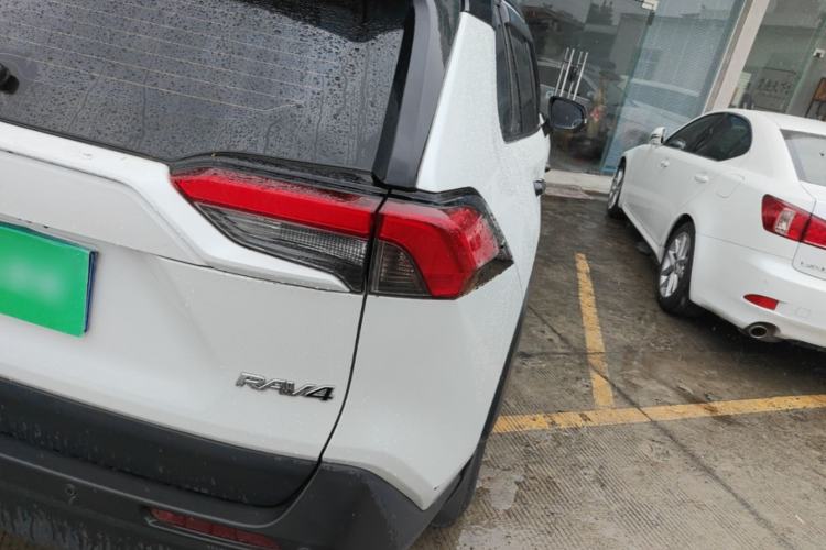Used Toyota RAV4 2021 2.0L CVT Two-Wheel Drive Urban Edition Right Rear Taillight
