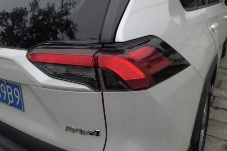 Used Toyota RAV4 2021 2.0L CVT Two-Wheel Drive Fashion PLUS Edition Right Rear Taillight