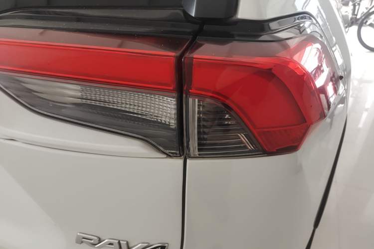 Used Toyota RAV4 2021 2.0L CVT Two-Wheel Drive Fashion PLUS Edition Right Rear Taillight