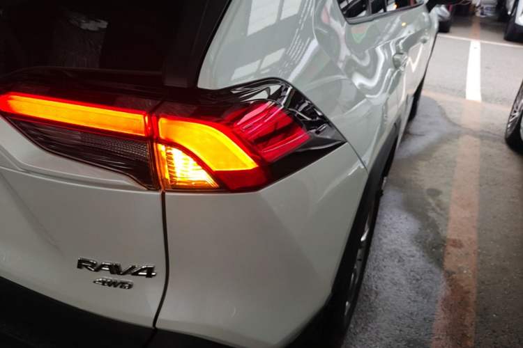 Used Toyota RAV4 2021 2.0L CVT 4x4 Trend Edition Right Rear Taillight