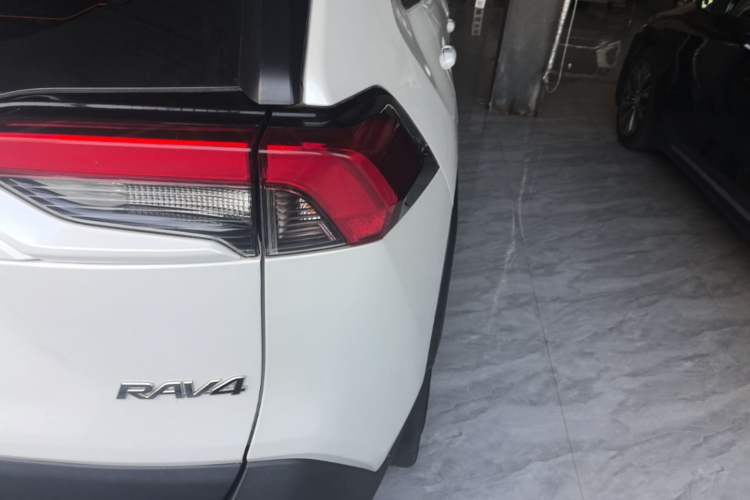 Used Toyota RAV4 2021 2.0L CVT Two-Wheel Drive Fashion PLUS Edition Right Rear Taillight
