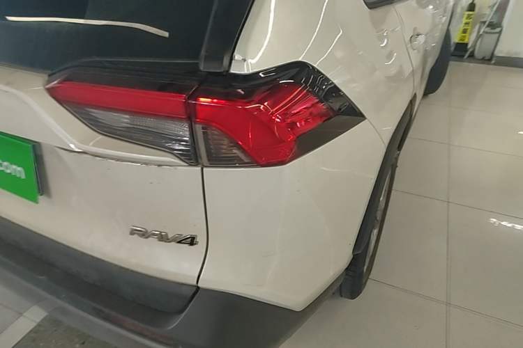 Used Toyota RAV4 2021 2.0L CVT Two-Wheel Drive Fashion PLUS Edition Right Rear Taillight