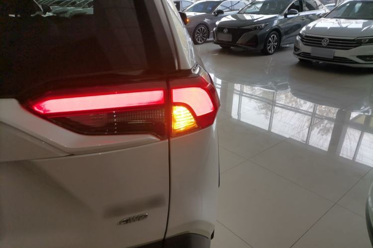 Used Toyota RAV4 2021 2.0L CVT 4x4 Style PLUS Edition Right Rear Taillight