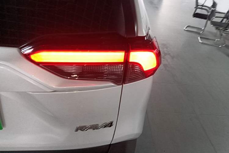 Used Toyota RAV4 2021 2.0L CVT Two-Wheel Drive Fashion PLUS Edition Right Rear Taillight