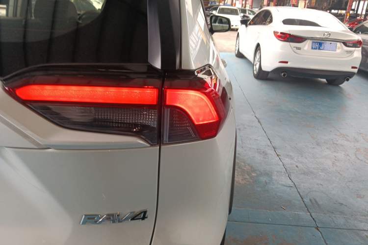 Used Toyota RAV4 2021 2.0L CVT Two-Wheel Drive Fashion PLUS Edition Right Rear Taillight