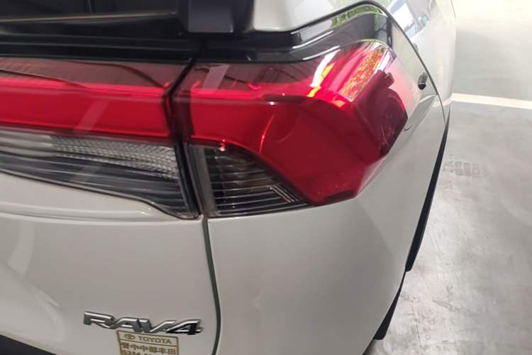 Used Toyota RAV4 2021 2.0L CVT Two-Wheel Drive Urban Edition Right Rear Taillight
