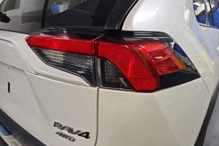 Used Toyota RAV4 2021 2.0L CVT Two-Wheel Drive Fashion Edition Right Rear Taillight