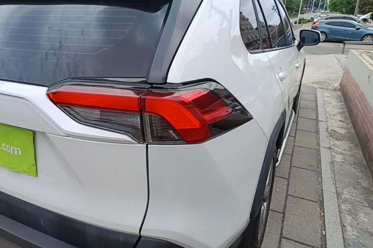 Used Toyota RAV4 2021 2.0L CVT Two-Wheel Drive Fashion PLUS Edition Right Rear Taillight