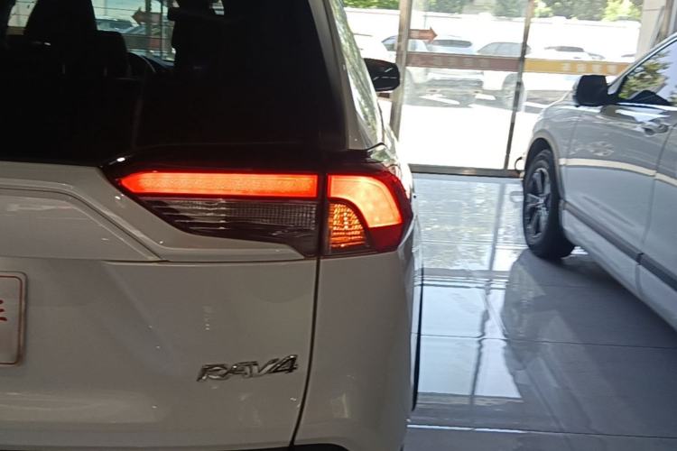 Used Toyota RAV4 2021 2.0L CVT Two-Wheel Drive Fashion PLUS Edition Right Rear Taillight