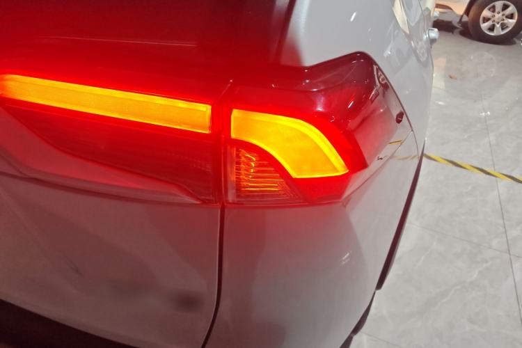 Used Toyota RAV4 2021 2.0L CVT Two-Wheel Drive Fashion Edition Right Rear Taillight
