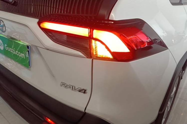Used Toyota RAV4 2021 2.0L CVT Two-Wheel Drive Fashion Edition Right Rear Taillight