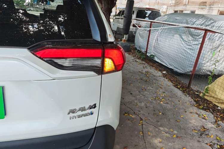 Used Toyota RAV4 2021 Dual-Engine 2.5L E-CVT Four-Wheel Drive Elite PLUS Edition Right Rear Taillight
