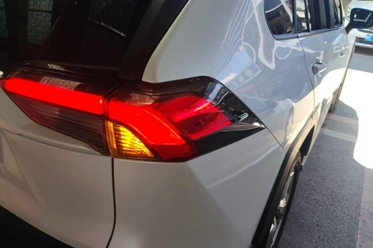 Used Toyota RAV4 2021 2.0L CVT Two-Wheel Drive Fashion Edition Right Rear Taillight