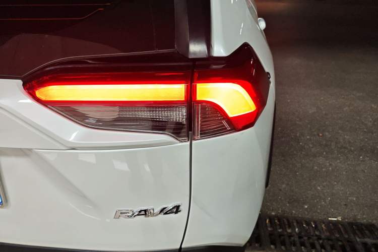Used Toyota RAV4 2021 2.0L CVT Two-Wheel Drive Fashion Edition Right Rear Taillight