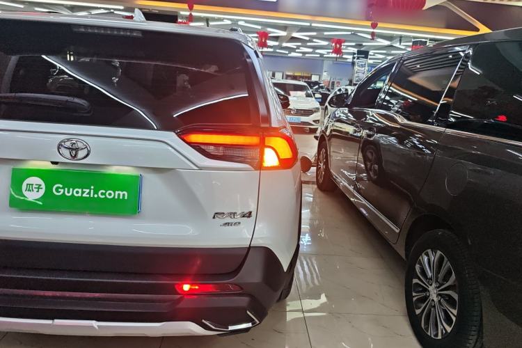 Used Toyota RAV4 2021 2.0L CVT 4x4 Style PLUS Edition Right Rear Taillight