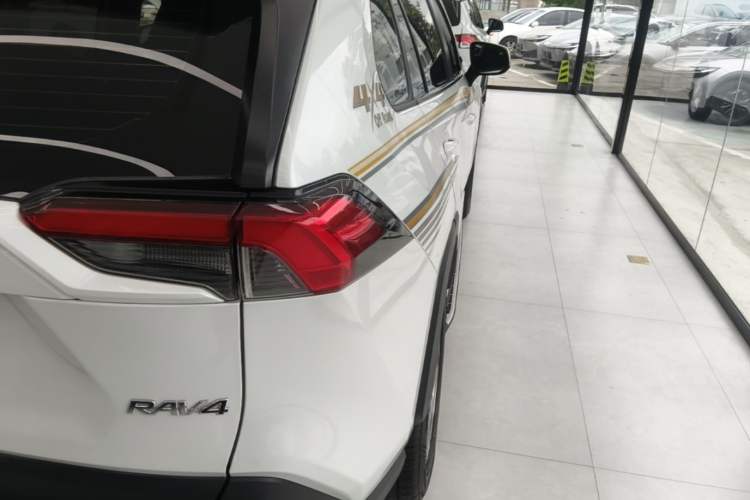 Used Toyota RAV4 2021 2.0L CVT Two-Wheel Drive Fashion PLUS Edition Right Rear Taillight