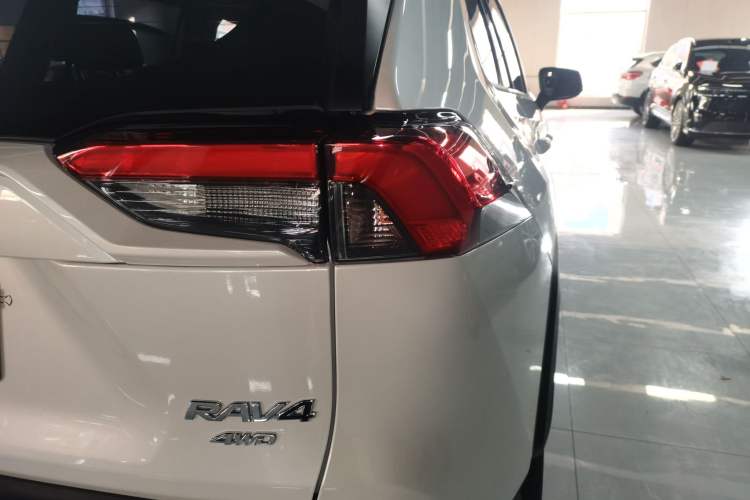 Used Toyota RAV4 2021 2.0L CVT 4x4 Style PLUS Edition Right Rear Taillight
