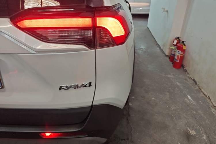 Used Toyota RAV4 2021 2.0L CVT Two-Wheel Drive Fashion PLUS Edition Right Rear Taillight