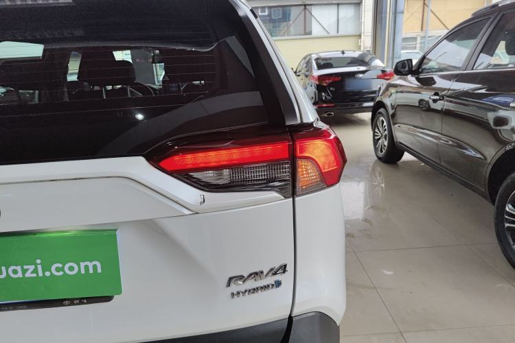 Used Toyota RAV4 2021 Dual-Engine 2.5L E-CVT Two-Wheel Drive Elite Edition Right Rear Taillight