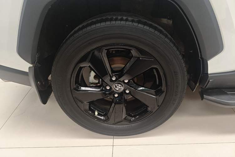 Used Toyota RAV4 2021 Dual-Engine 2.5L E-CVT Four-Wheel Drive Elite PLUS Edition Right Rear Wheel Hub