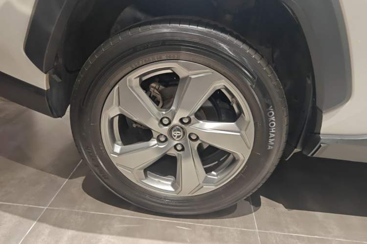Used Toyota RAV4 2021 2.0L CVT Two-Wheel Drive Fashion PLUS Edition Right Rear Wheel Hub