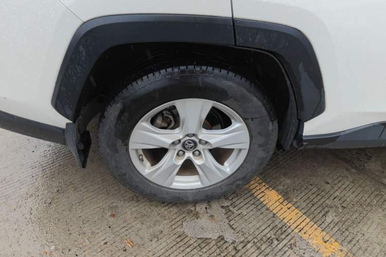 Used Toyota RAV4 2021 2.0L CVT Two-Wheel Drive Urban Edition Right Rear Wheel Hub