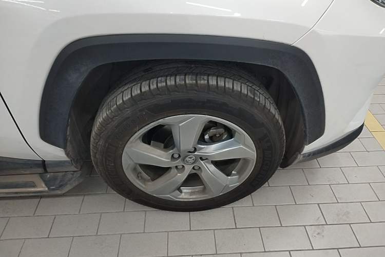 Used Toyota RAV4 2021 Dual-Engine 2.5L E-CVT Two-Wheel Drive Elite Edition Right Rear Wheel Hub