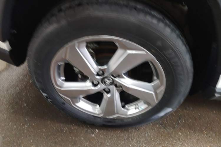 Used Toyota RAV4 2021 2.0L CVT 4x4 Trend Edition Right Rear Wheel Hub