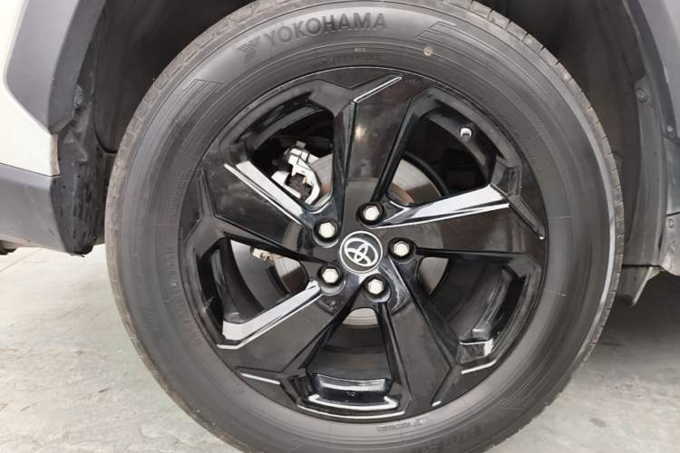 Used Toyota RAV4 2021 Revised Version Dual-Motor Hybrid 2.5L E-CVT 4x4 Elite PLUS Edition Right Rear Wheel Hub