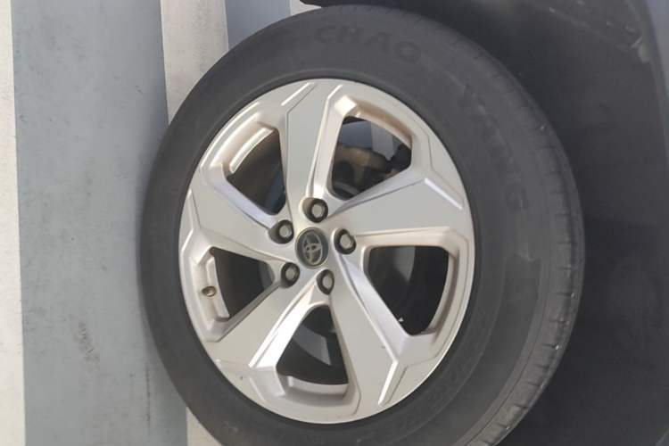 Used Toyota RAV4 2021 2.0L CVT 4x4 Trend Edition Right Rear Wheel Hub
