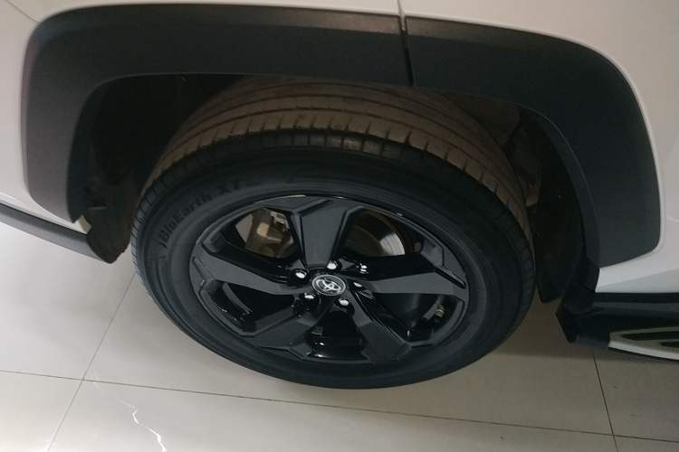 Used Toyota RAV4 2021 Dual-Engine 2.5L E-CVT Four-Wheel Drive Elite PLUS Edition Right Rear Wheel Hub