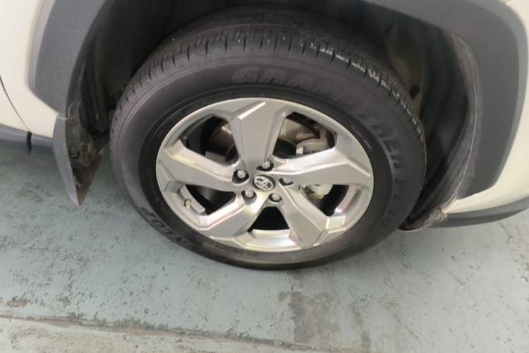 Used Toyota RAV4 2021 Revised Version Dual-Motor Hybrid 2.5L E-CVT Two-Wheel Drive Elite Edition Right Rear Wheel Hub