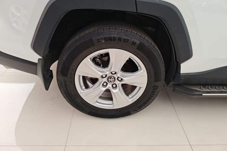 Used Toyota RAV4 2021 2.0L CVT Two-Wheel Drive Urban Edition Right Rear Wheel Hub