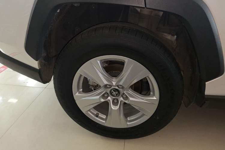 Used Toyota RAV4 2021 2.0L CVT Two-Wheel Drive Urban Edition Right Rear Wheel Hub
