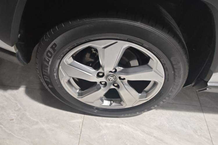 Used Toyota RAV4 2021 2.0L CVT Two-Wheel Drive Fashion Edition Right Rear Wheel Hub