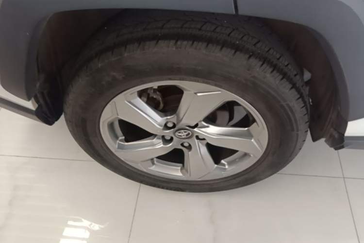 Used Toyota RAV4 2021 2.0L CVT Two-Wheel Drive Fashion Edition Right Rear Wheel Hub